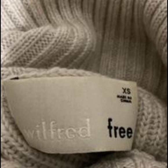 Aritzia turtle neck - Picture 3 of 3